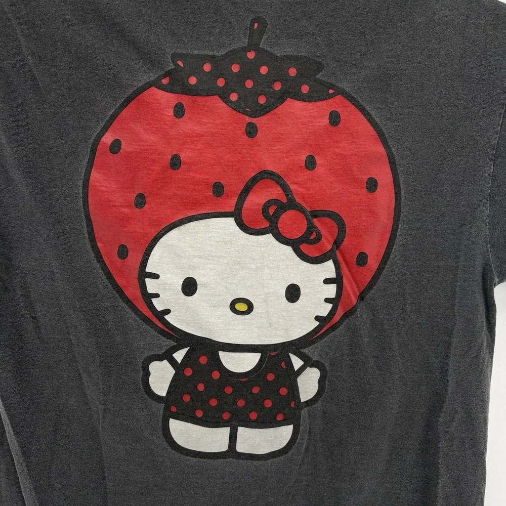 Hello Kitty By Senrio Gray T-Shirt Size Medium W Kitty In Strawberry Hat/Costume